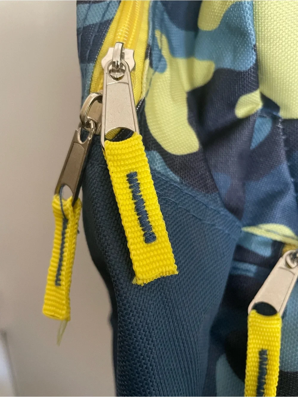 Camouflage Print Men's Backpack in Yellow and Blue